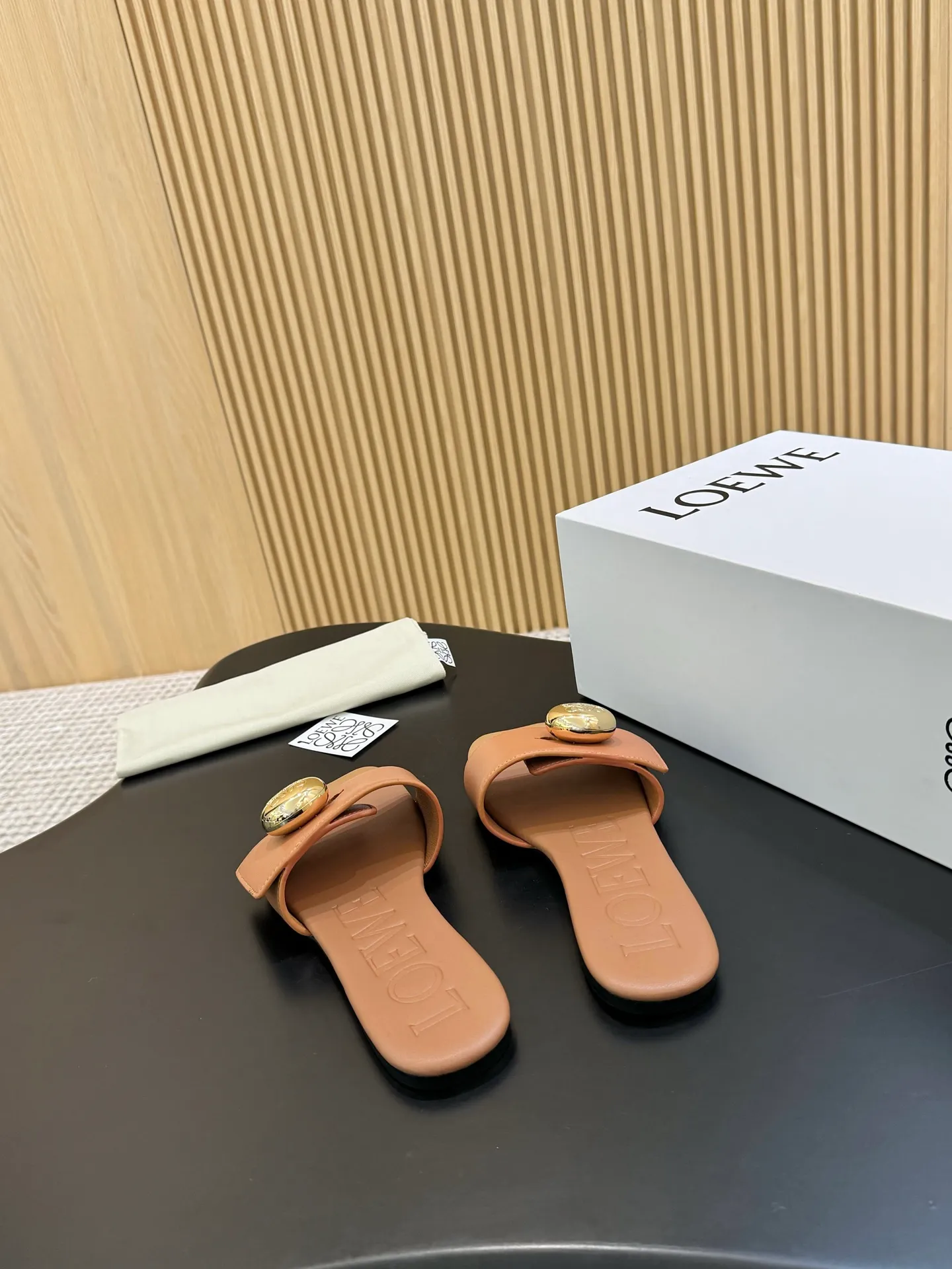 👟👟Ex-factory price 340👟👟 Clamshell box + 10 LOEWE 25th spring and summer new styles, seven colors to choose from. Code number 35-43, genuine leather bottom plus 40